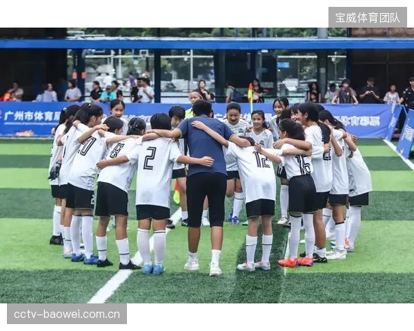 两位效力欧洲豪门的年轻小将入选，为球队注入活力与未来。