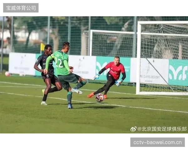 克拉克或沿用5-4-1阵型，利用中场硬度限制马内活动空间。